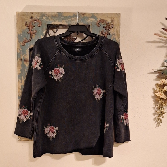 Lucky Brand Charcoal Floral Embroidered Sweatshirt Size 2X - Picture 6 of 11